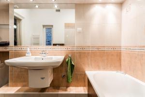 Gallery image of BERTA - 4 Bedrooms, 3 Baths in Budapest