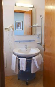 Kylpyhuone majoituspaikassa Albergo Del Pino