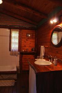 A bathroom at Criollo Lodge