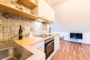 Kuchnia lub aneks kuchenny w obiekcie Winzer Suite - Weingut Dietl