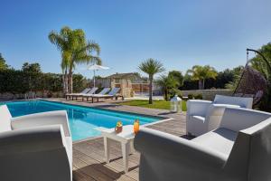 Bazén v ubytování Villa Giame - Heated Pool, Beach at 350m nebo v jeho okolí