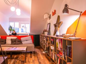 Posezení v ubytování Loft - HI Eco Hostel