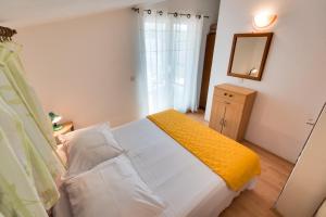 Postel nebo postele na pokoji v ubytování Apartments Kronja