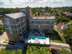 an aerial view of a building with a swimming pool at Brezos Hotel & Spa in Valeria del Mar