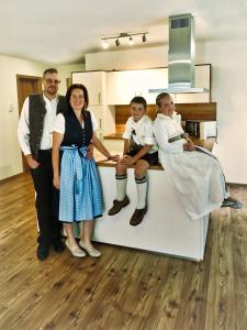a group of people standing on a kitchen counter at Ferienhaus Fidelis in Bodenmais