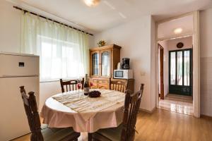 TV a/nebo společenská místnost v ubytování Apartments Kronja