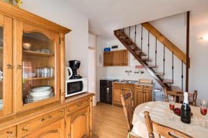 Kuchyň nebo kuchyňský kout v ubytování Apartments Kronja