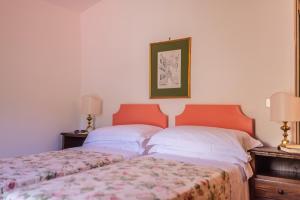 two beds sitting next to each other in a bedroom at Hotel Villa Sirina in Taormina
