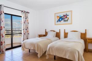 Postel nebo postele na pokoji v ubytování Mirachoro Praia da Rocha