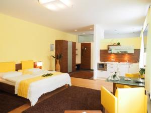 Postel nebo postele na pokoji v ubytování Hotel Die Residenz + 37 fotografií
