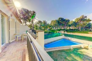 Bazén v ubytování Beach Villa Can Bauza by Sealand Villas nebo v jeho okolí