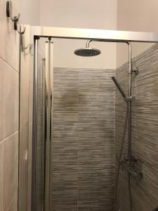 a shower in a bathroom with a glass door at Ca' Terlotta in Venice