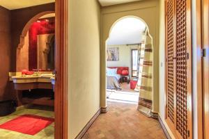 a hallway with a bathroom with a sink and a bedroom at Villa 69 Samanah Golf Country Club in Ala el Ma +36 photos