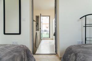 Postel nebo postele na pokoji v ubytování Buen Suceso Las Setas centro Sevilla