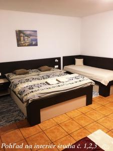 Postel nebo postele na pokoji v ubytování Bungalovy Classic