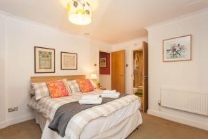 Ein Bett oder Betten in einem Zimmer der Unterkunft Superior 2 Bedroom apartment St Paul's City of London