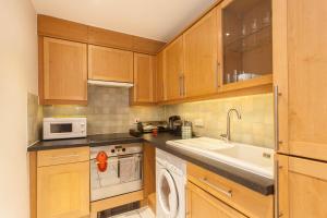 Kitchen o kitchenette sa Superior 2 Bedroom apartment St Paul's City of London