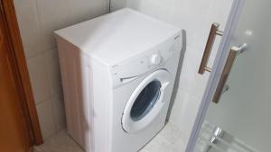 a white washer and dryer in a bathroom at Vacacional Tegueste 2ºA in Vecindario