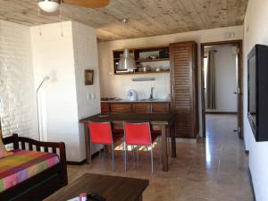 a kitchen and dining room with a table and chairs at Las Pakas in La Paloma