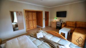 TV a/nebo společenská místnost v ubytování MARION HOTEL