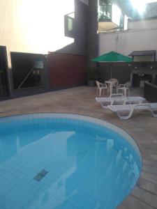 Bazén v ubytování Luxuoso Apartamento Copacabana nebo v jeho okolí