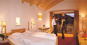 Posteľ alebo postele v izbe v ubytovaní Hotel Goldener Adler