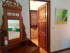 Ένα ή περισσότερα κρεβάτια σε δωμάτιο στο Gingerbread Suites