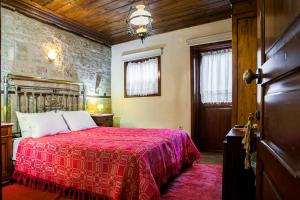 Postel nebo postele na pokoji v ubytování Hagiati Guesthouse