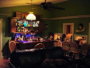 Lounge nebo bar v ubytování Book Nook Inn