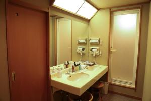 a bathroom with a sink and a mirror at Genjiko in Minamichita