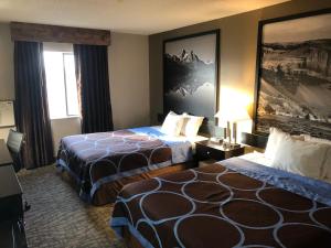 Un ou plusieurs lits dans un hébergement de l'établissement Super 8 by Wyndham Boise