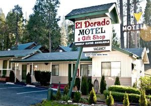 una señal de motel frente a un motel en El Dorado Motel, en Twain Harte