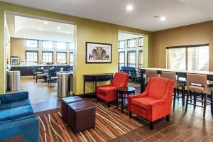 a restaurant with chairs and tables and a bar at Comfort Suites NW Dallas Near Love Field in Dallas
