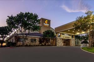 a building with a sign for a hotel at Comfort Suites NW Dallas Near Love Field in Dallas