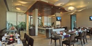 Restaurace v ubytování Marasa Sarovar Portico -Rajkot