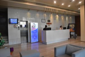 Vstupní hala nebo recepce v ubytování Marasa Sarovar Portico -Rajkot