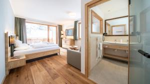 Postel nebo postele na pokoji v ubytování Hotel Trattlerhof