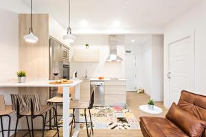 A kitchen or kitchenette at Apartamentos Logroño - Centro - Espolón