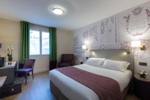 a hotel room with a bed and a desk and chair at Hotel Montbriand Antony - Ancien Alixia in Antony