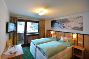 Ein Bett oder Betten in einem Zimmer der Unterkunft Hotel-Garni Felsenhof