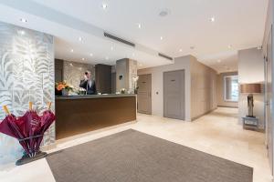 Ο χώρος του λόμπι ή της ρεσεψιόν στο Hotel Montbriand Antony - Ancien Alixia