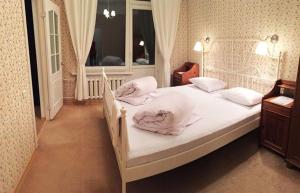 Llit o llits en una habitació de Park Hotel Lesnye Dali