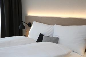 Tempat tidur dalam kamar di Businesshotel Forum Widnau