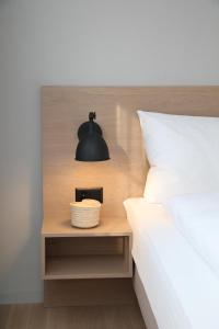 Tempat tidur dalam kamar di Businesshotel Forum Widnau