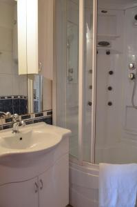 Ванна кімната в Apartments Pirovcanka