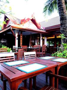 Restoran või mõni muu söögikoht majutusasutuses Fanari Khaolak Resort - Courtyard SHA Extra Plus