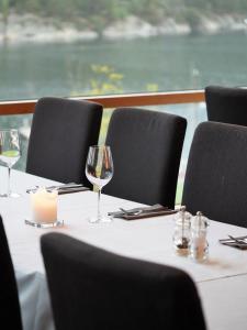 Výhled na řeku, která protéká v blízkosti hotelu