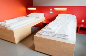 Letto o letti in una camera di Jugendgästehaus Brigittenau &Brigittenau Youth Palace