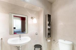 A bathroom at Hotel Sevilla