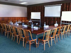 a large conference room with a long table and chairs at Echuca Nirebo Motel in Echuca +63 photos